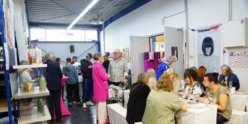a-kunden-team-000205502E26D-F4E3-D93D-754A-97F663D935D6.jpg